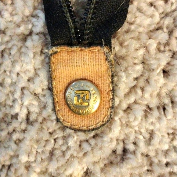 FENDI Gold Emblem - 100% Authentic FENDI vintage Gold Emblem w Zipper Line - Picture 2 of 6
